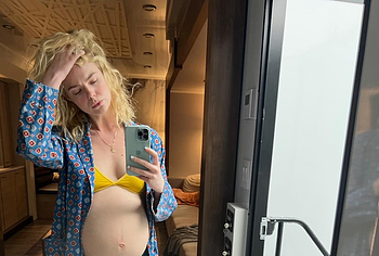 Elle Fanning Nude And Sex Scenes in Margos Got Money Troubles