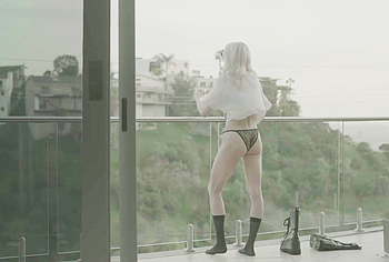 Taylor Momsen Nude And Lesbian Scenes in When I Wake Up