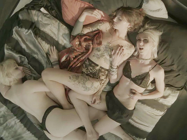 Taylor Momsen Nude And Lesbian Scenes in When I Wake Up