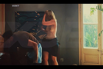 Elle Fanning exposed