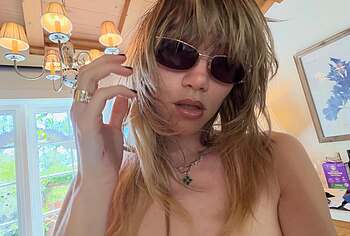 Suki Waterhouse Nude And Hot Lingerie Selfie Pics