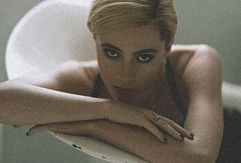 Suki Waterhouse Nude And Hot Lingerie Selfie Pics