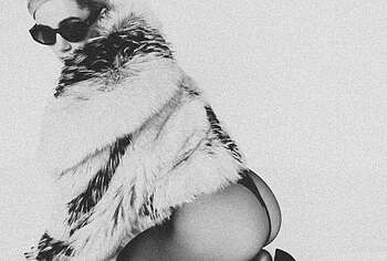 Suki Waterhouse ass