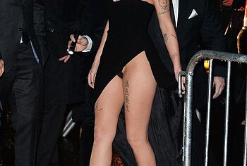 Halsey upskirt and tits photos