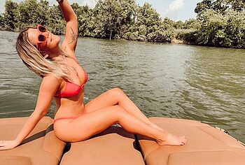 Maren Morris cameltoe upskirt and bikini pics