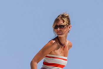 Bella Hadid Paparazzi Bikini Ass Photos