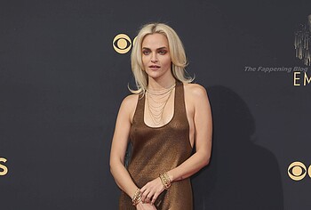 Madeline Brewer nude tits without bra