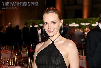 Madeline Brewer nude tits without bra