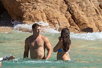 Olivia Culpo Pregnancy And Sexy Bikini Beach Pics