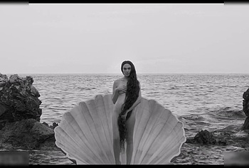 Gal Gadot Nude in In the Hand of Dante