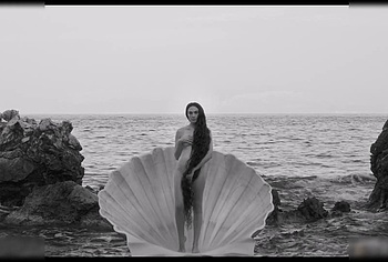 Gal Gadot Nude in In the Hand of Dante
