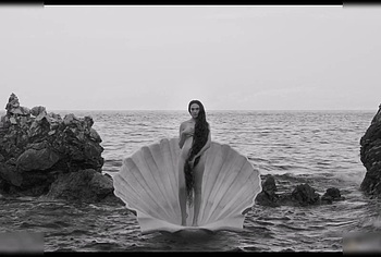 Gal Gadot Nude in In the Hand of Dante