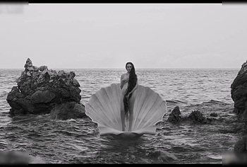 Gal Gadot Nude in In the Hand of Dante