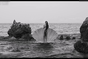 Gal Gadot Nude in In the Hand of Dante