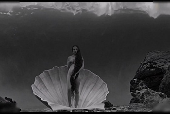 Gal Gadot Nude in In the Hand of Dante