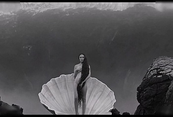 Gal Gadot Nude in In the Hand of Dante