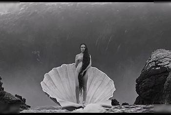 Gal Gadot Nude in In the Hand of Dante
