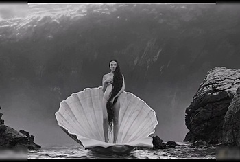 Gal Gadot Nude in In the Hand of Dante
