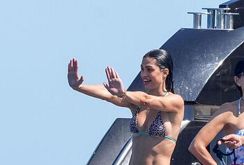 Amelia Gray Topless And Tiny Bikini Photos