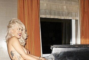 Rita Ora Nude Pics And Bikini Lingerie Selfie Shots