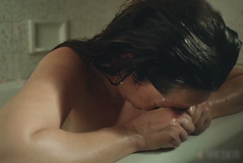 Jena Malone Nude In Bathtube Scene in Sylvia
