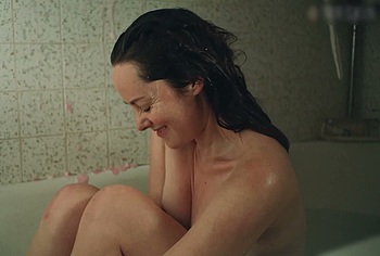 Jena Malone Nude In Bathtube Scene in Sylvia