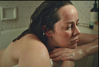 Jena Malone Nude In Bathtube Scene in Sylvia