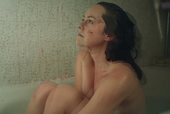 Jena Malone Nude In Bathtube Scene in Sylvia