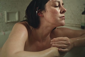Jena Malone Nude In Bathtube Scene in Sylvia
