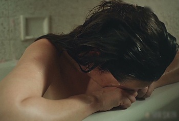 Jena Malone Nude In Bathtube Scene in Sylvia