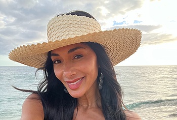 Nicole Scherzinger Bikini And Hot Cleavage Beach Pics