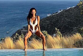 Nicole Scherzinger Bikini And Hot Cleavage Beach Pics