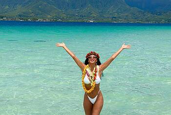 Nicole Scherzinger Bikini And Hot Cleavage Beach Pics