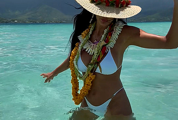 Nicole Scherzinger Bikini And Hot Cleavage Beach Pics