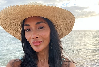 Nicole Scherzinger Bikini And Hot Cleavage Beach Pics