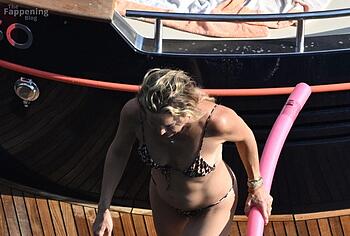 Kate Hudson Relaxing In Tiny Bikini On a Yacht