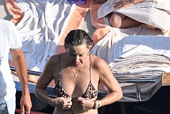 Kate Hudson Relaxing In Tiny Bikini On a Yacht