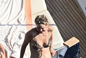 Kate Hudson Relaxing In Tiny Bikini On a Yacht