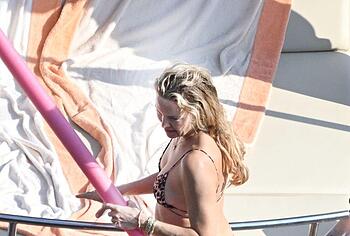 Kate Hudson Relaxing In Tiny Bikini On a Yacht