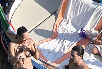 Kate Hudson Relaxing In Tiny Bikini On a Yacht
