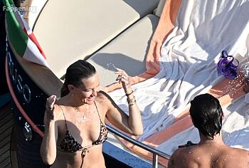 Kate Hudson Relaxing In Tiny Bikini On a Yacht