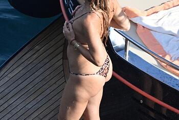 Kate Hudson Relaxing In Tiny Bikini On a Yacht