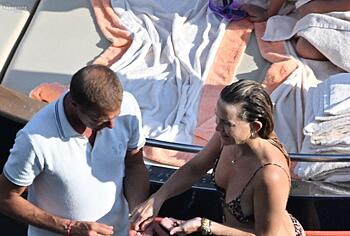 Kate Hudson Relaxing In Tiny Bikini On a Yacht