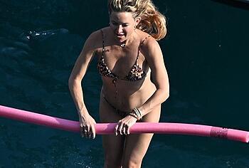 Kate Hudson Relaxing In Tiny Bikini On a Yacht