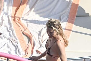 Kate Hudson Relaxing In Tiny Bikini On a Yacht
