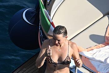 Kate Hudson Relaxing In Tiny Bikini On a Yacht