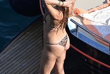 Kate Hudson Relaxing In Tiny Bikini On a Yacht
