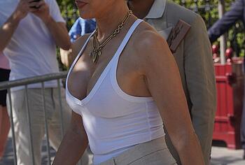 Jennifer Lopez Flashing Her Nipples Through T-shirt
