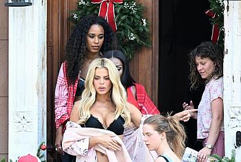 Brooks Nader Nipslip And Lingerie Public Pics