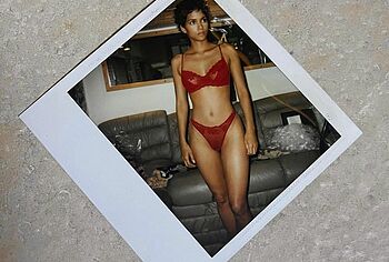 Halle Berry Nude Tits And Lingerie Photos